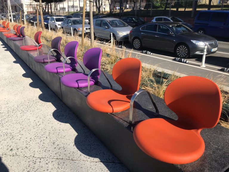 Rotobasque fabrica las sillas del nuevo paseo de Zorrozaurre en Bilbao